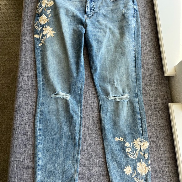 Floral Embroidered Lucky Brand Jeans - Picture 1 of 5